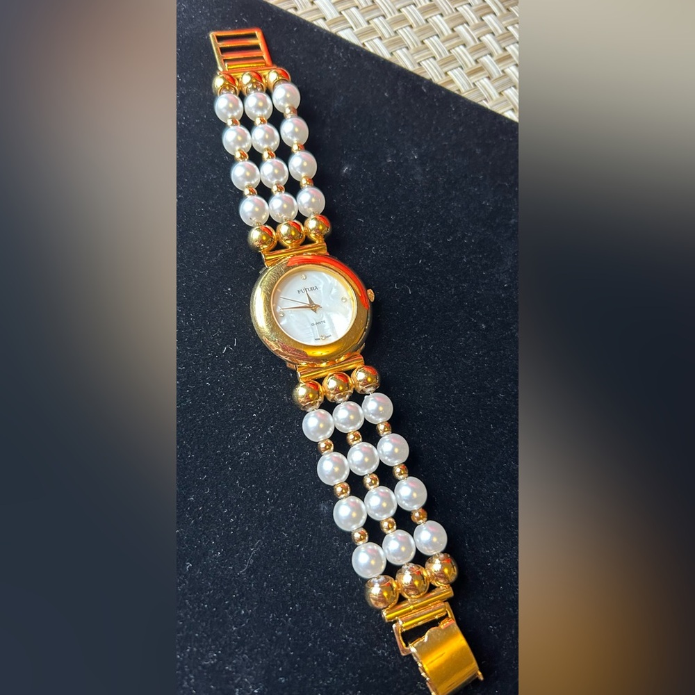 VintageFutura Gold tone and faux Pearl Women's Watch. Works perfect.!
